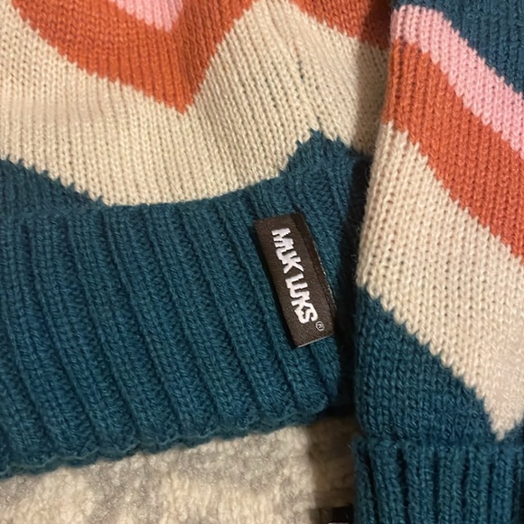 Mike Luks Beanie and Glove Set - Picture 2 of 4